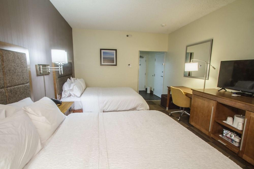 Hampton Inn South Haven photo 16