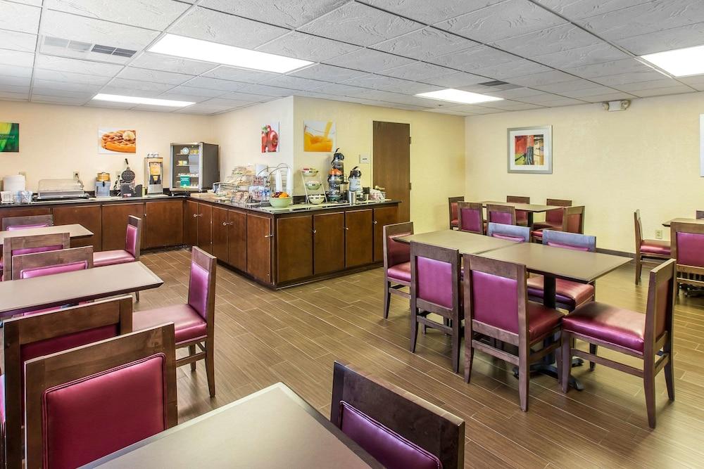 Quality Inn Fitzgerald photo 25