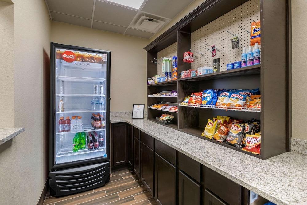 Comfort Inn & Suites Cedar Rapids CID Eastern Iowa Airport photo 44