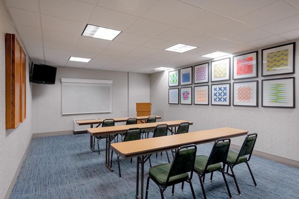 Holiday Inn Express Hotel & Suites Rocky Mount by IHG photo 35