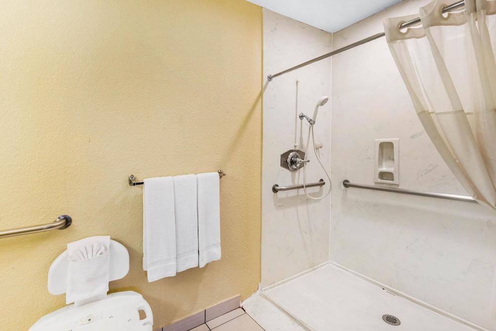 Quality Inn & Suites Abilene North photo 7
