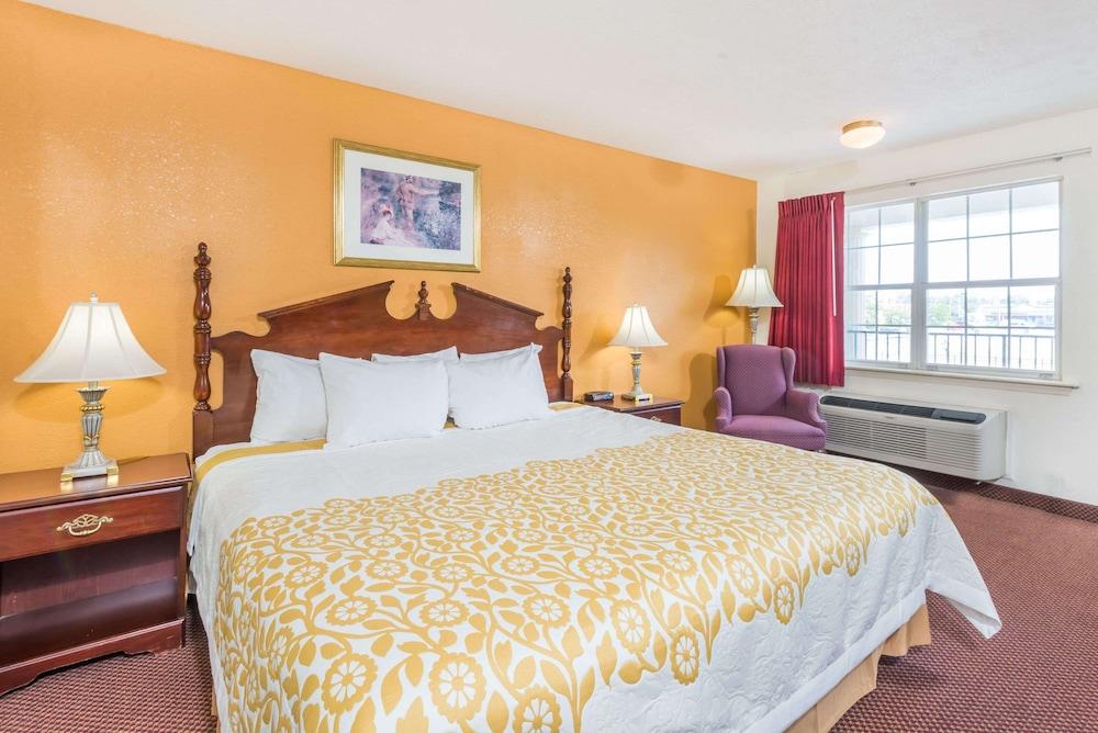 Days Inn by Wyndham Amherst photo 9