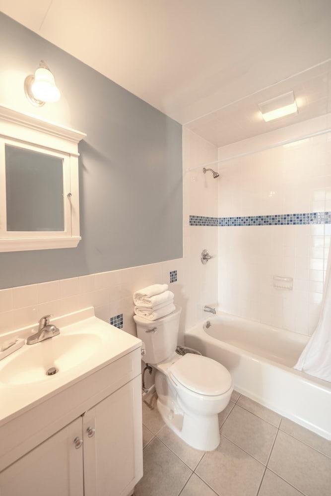 Montauk Oceanside Suites photo 66