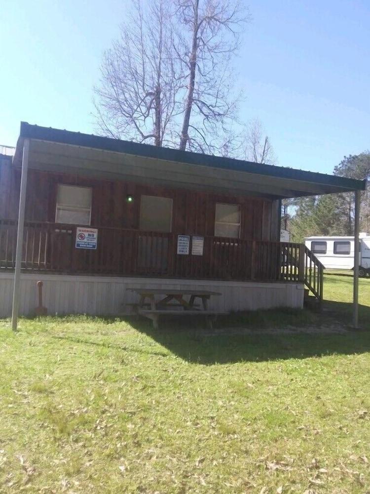 Whispering Creek Lodging & RV Resort photo 1