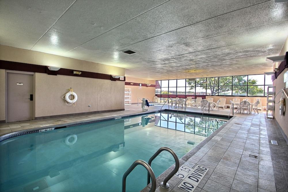 Comfort Inn & Suites Madison - Airport photo 36