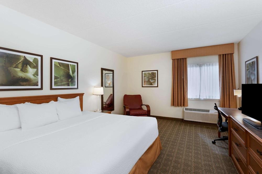 La Quinta Inn & Suites by Wyndham Jacksonville Mandarin photo 10