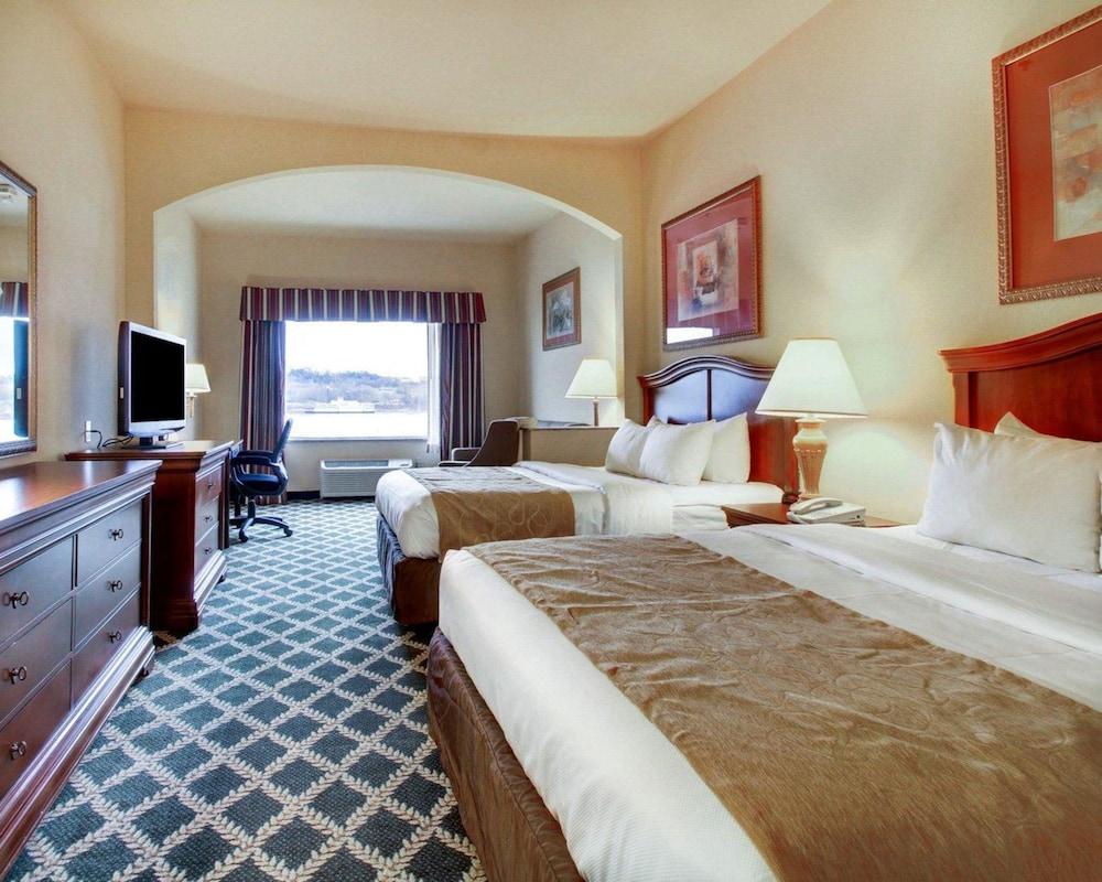 Clarion Suites Vidalia Riverfront photo 15