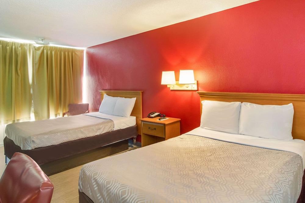 Econo Lodge photo 11