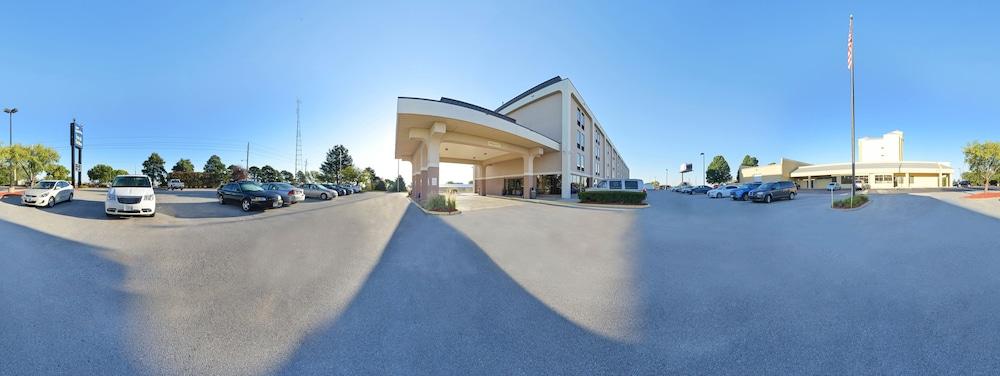 New Victorian Inn & Suites photo 38