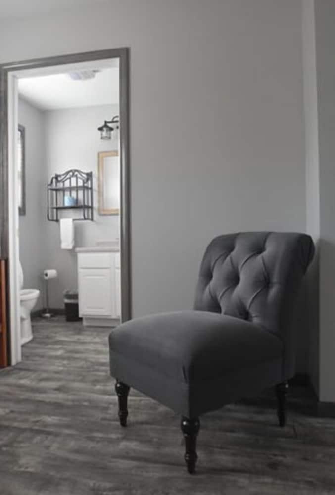 Blue Spruce Motel photo 9