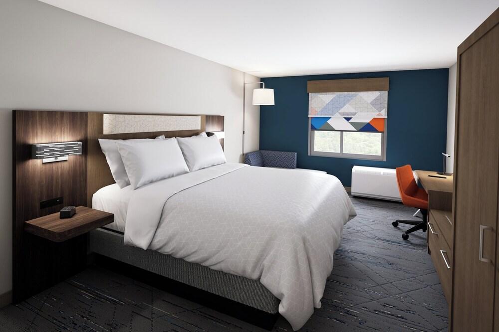 Holiday Inn Express & Suites Phoenix Midtown by IHG photo 57