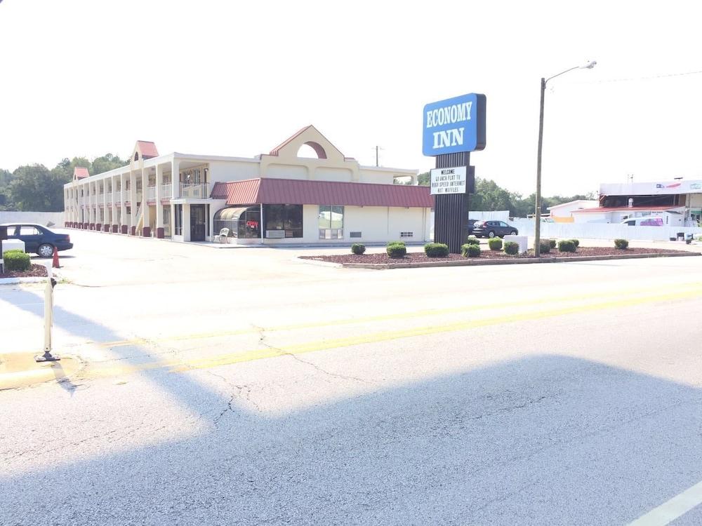 Economy Inn photo 11