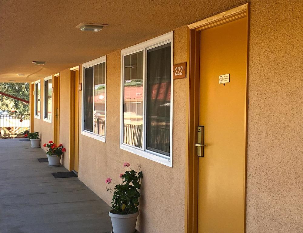 Americas Best Value Inn Beaumont, CA photo 3