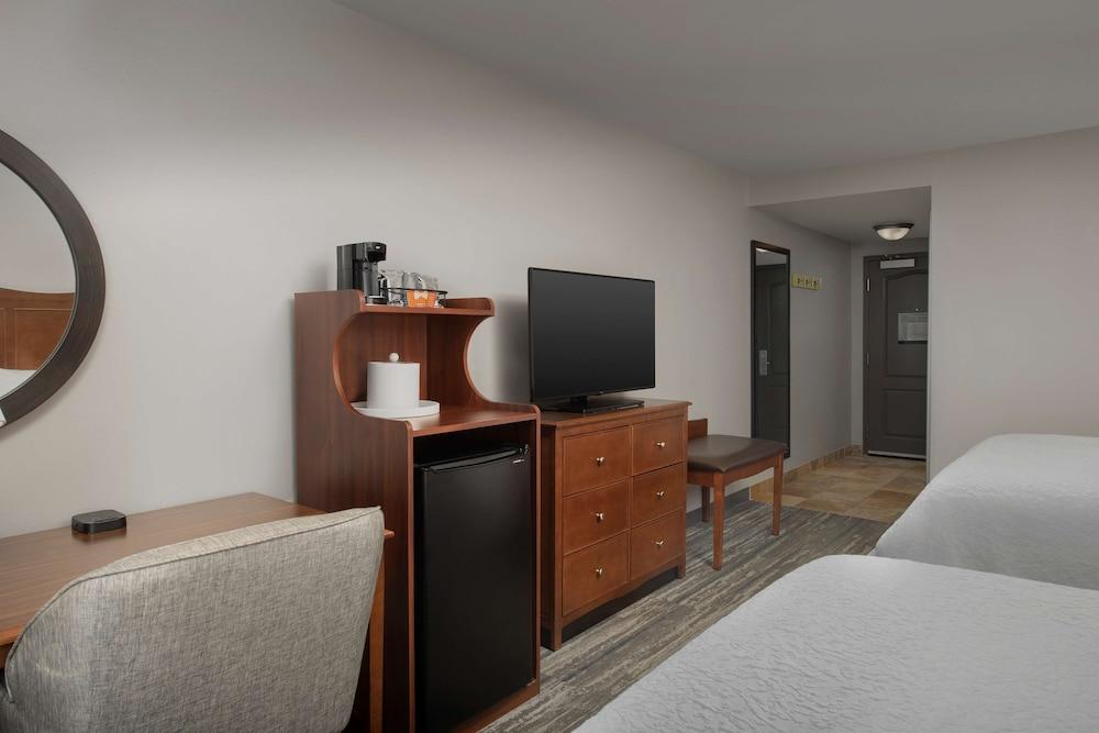 Hampton Inn & Suites Holly Springs photo 13
