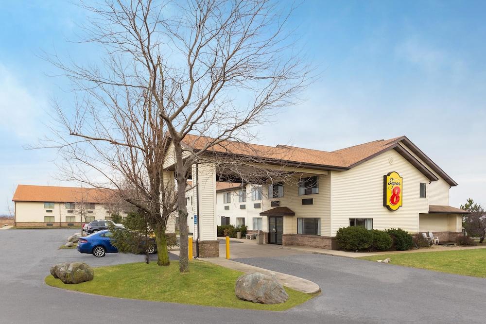 Super 8 by Wyndham Hebron Lowell Area photo 1