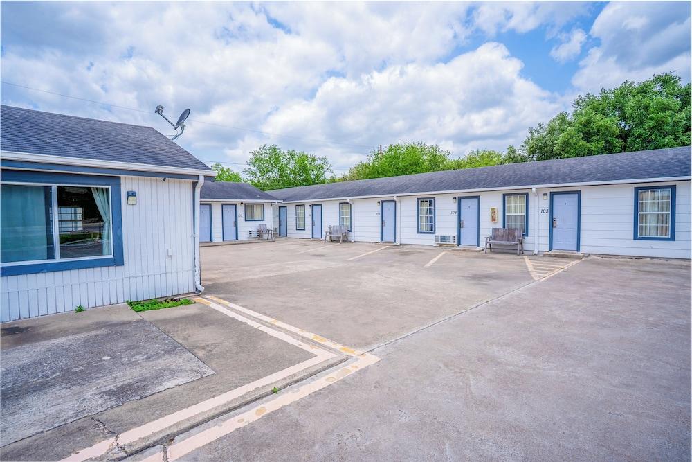 OYO Budget Inn Falfurrias Hwy 281 photo 66
