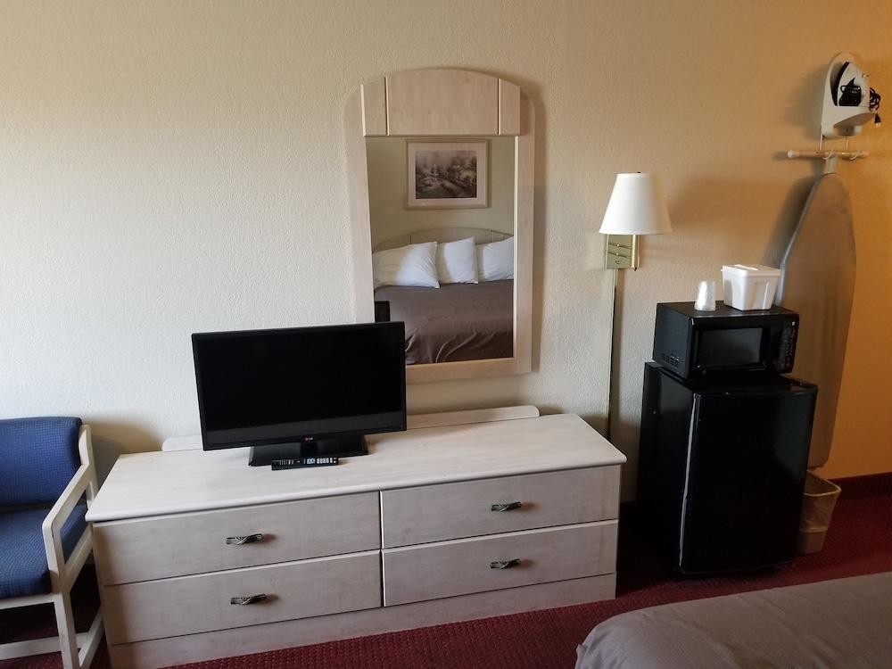 Americas Stay Inn photo 22