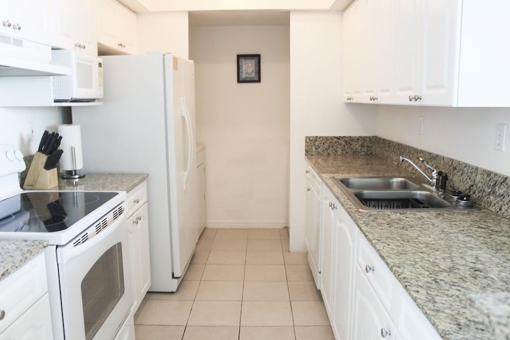 Best Holiday Suites photo 29