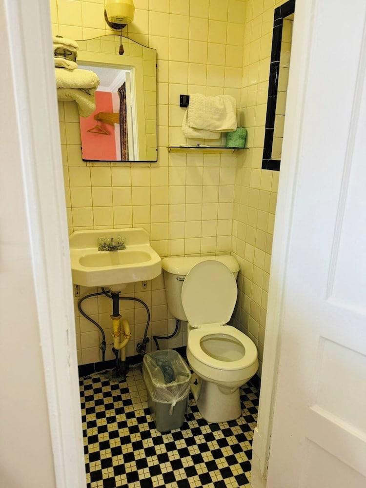 Budget Inn photo 12