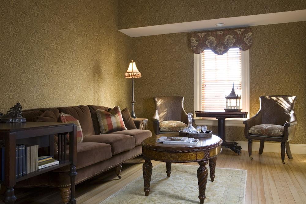 Inn at 202 Dover photo 11