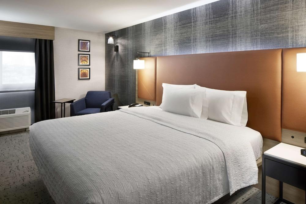 Hampton Inn Newark Airport photo 4