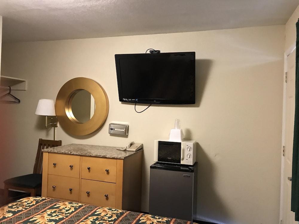 Budget Inn photo 3