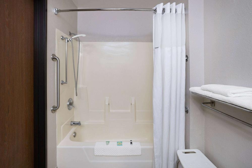 Baymont by Wyndham Beloit photo 25