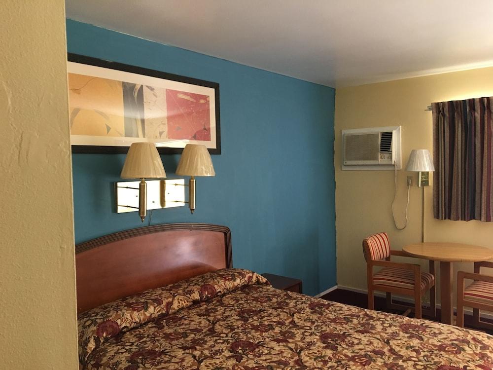 American Inn by OYO Colorado City I-20 photo 15