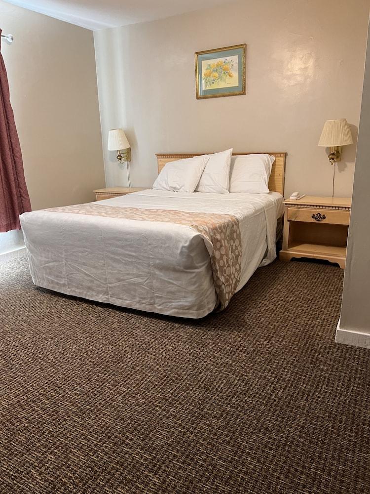Oswego Inn photo 22