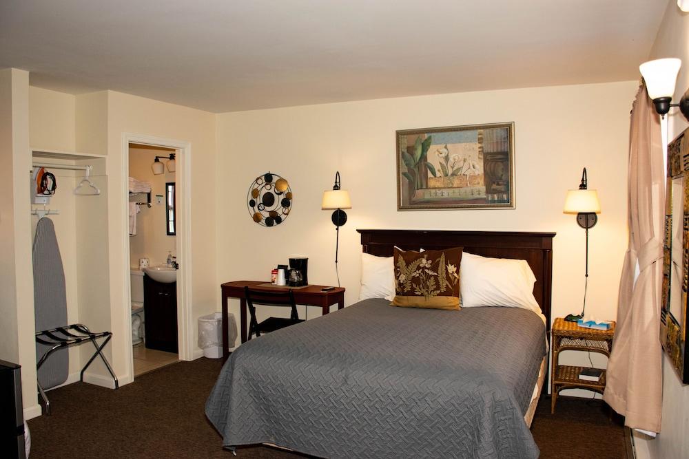 The Whitetail and Suites photo 12