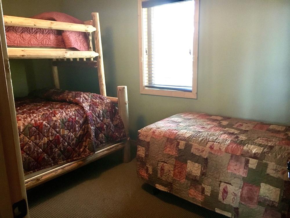 Sportsman's Lodge photo 13