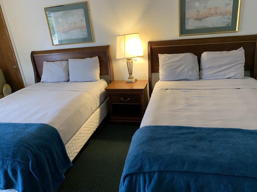 Motel 8 Lake City photo 21