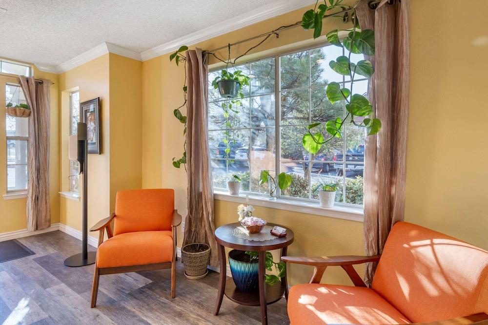 Suburban Studios Albuquerque Uptown photo 3