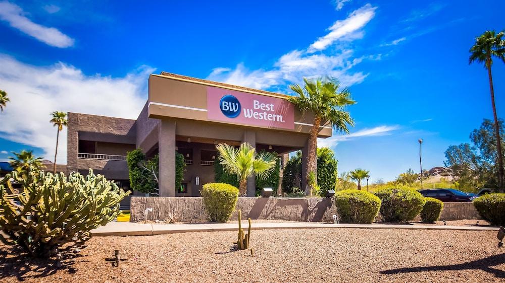 SureStay InnSuites Phoenix Hotel & Suites by Best Western photo 1