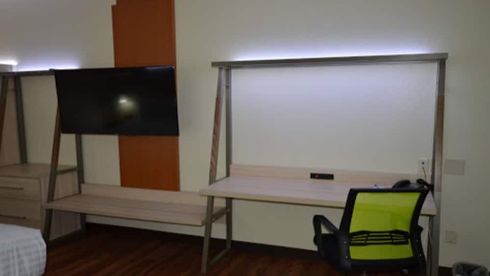 Holiday Inn Express & Suites Raymondville by IHG photo 13