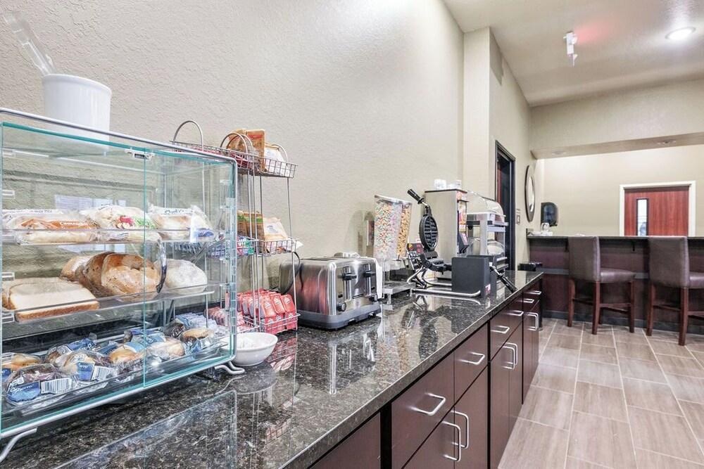 Cobblestone Hotel & Suites - Foley photo 4