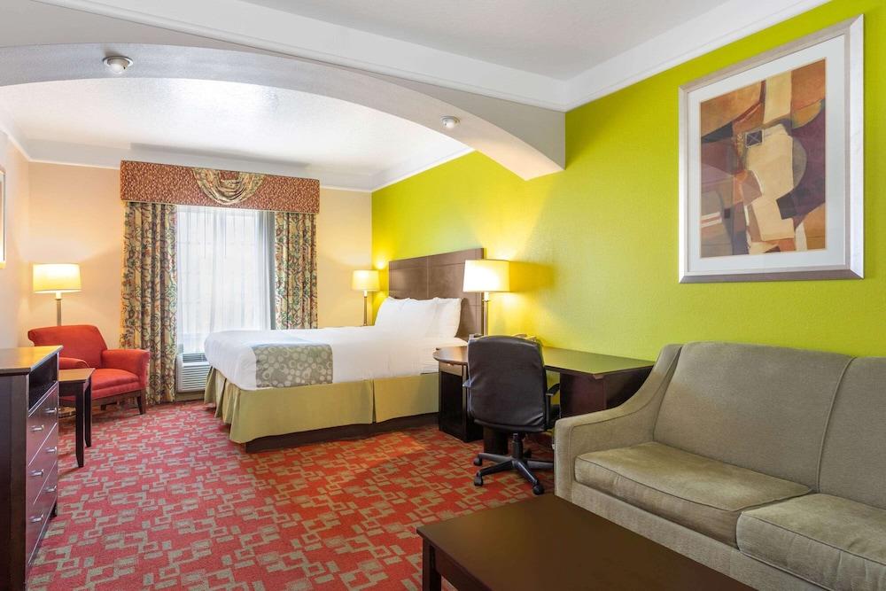 La Quinta Inn & Suites by Wyndham St. Augustine photo 19