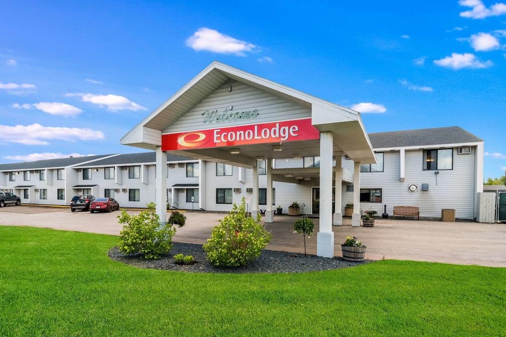 Econo Lodge Duluth near Miller Hill Mall photo 1