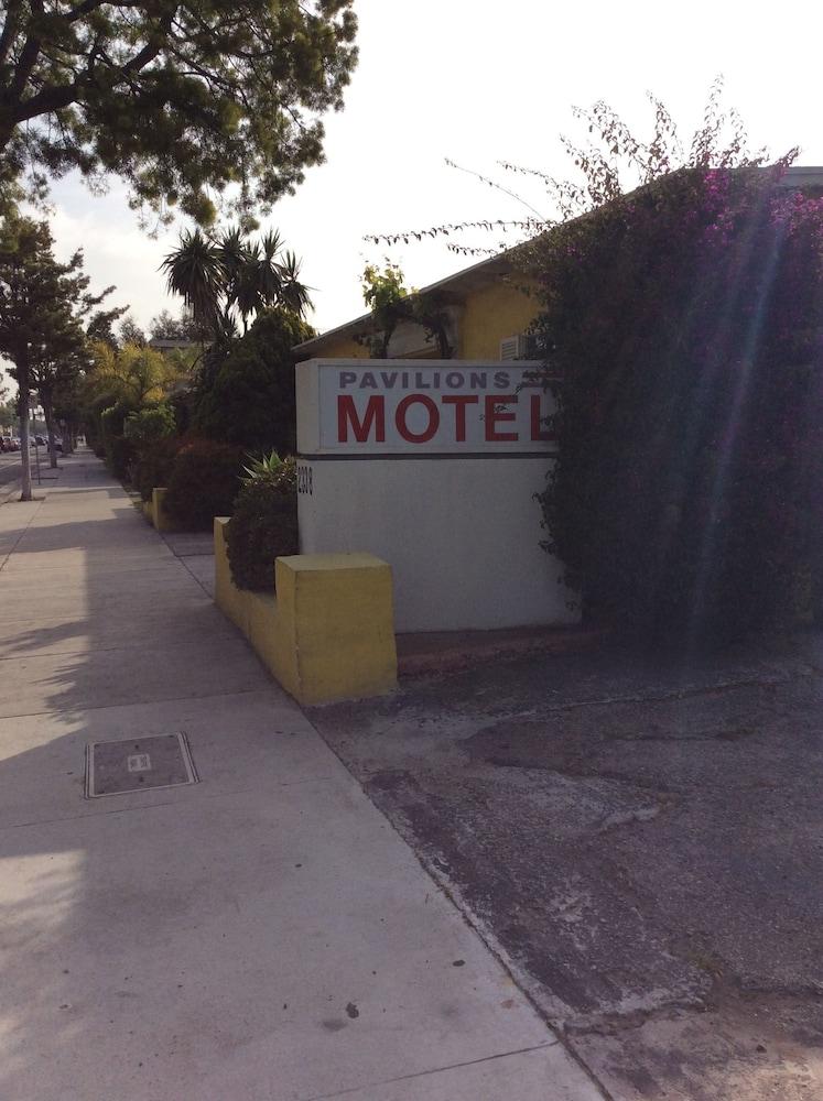 Pavilions Motel photo 29