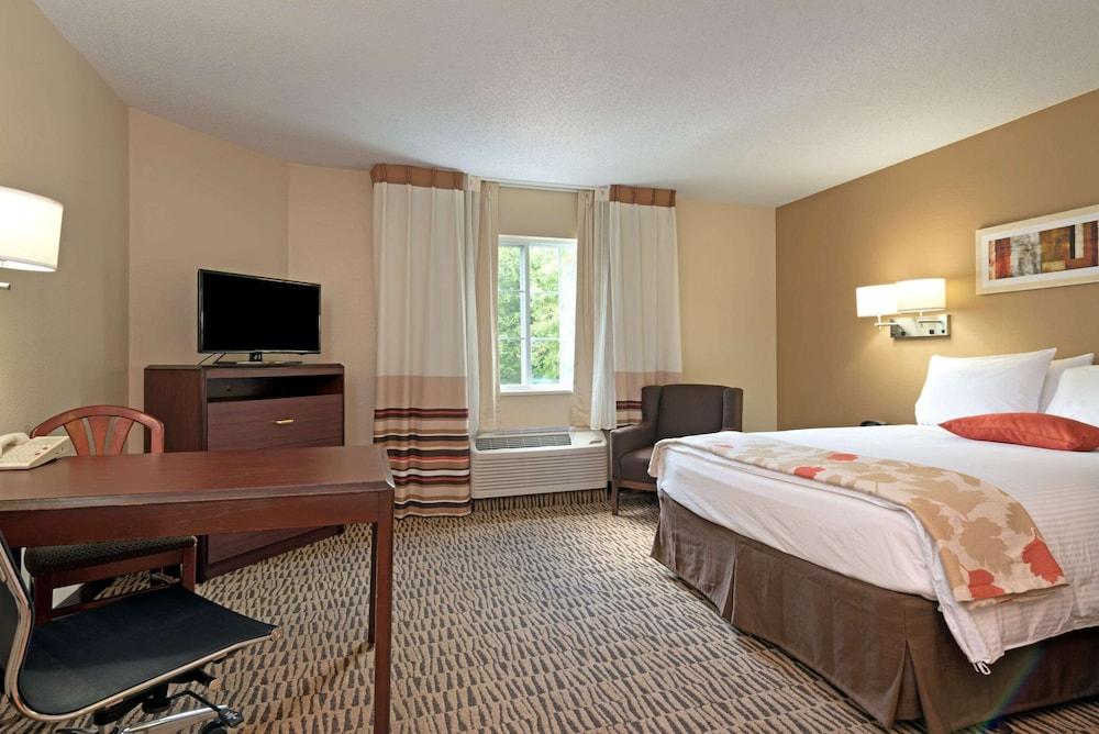 MainStay Suites Cincinnati Blue Ash photo 7