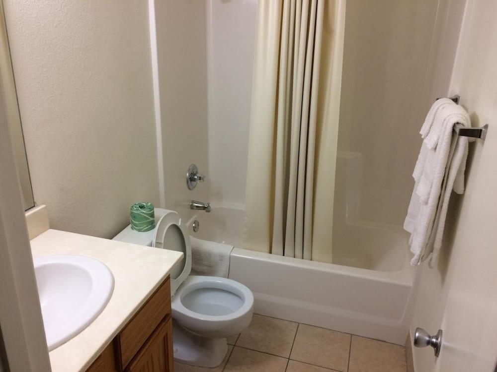 Travel Inn & Suites photo 27