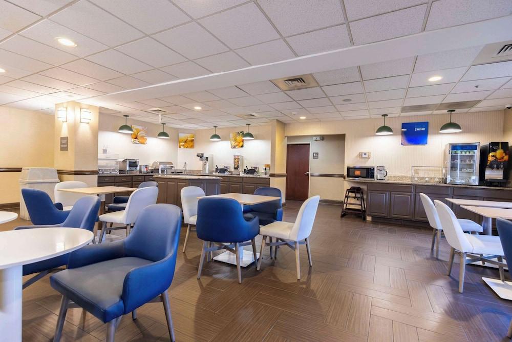 Comfort Suites Springfield I-70 photo 97