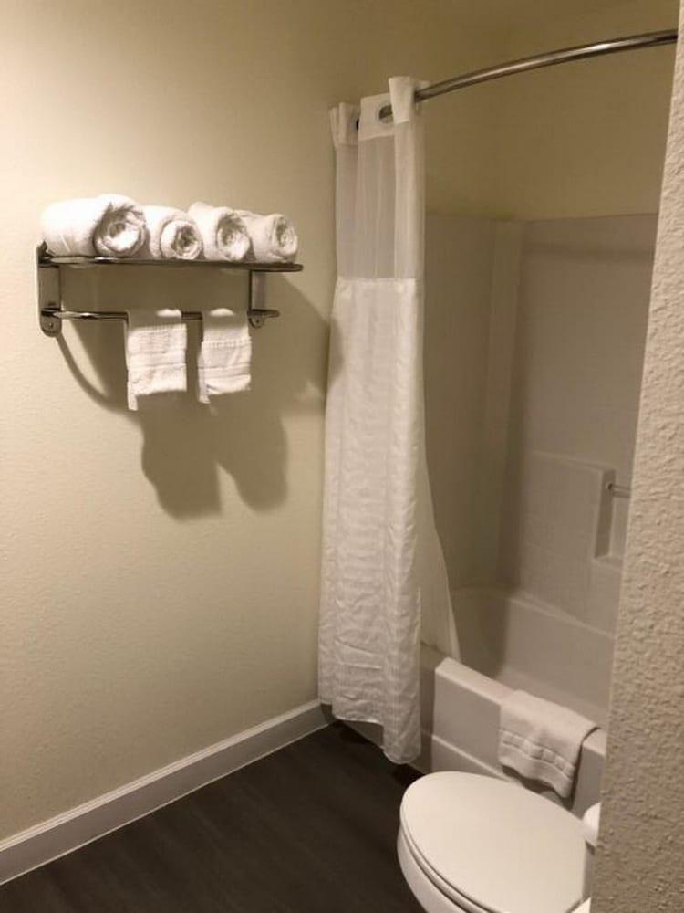 Tree Inn & Suites Albuquerque. photo 15