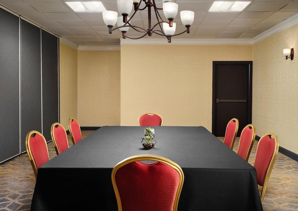 Holiday Inn Hotel & Suites Boston - Peabody by IHG photo 11