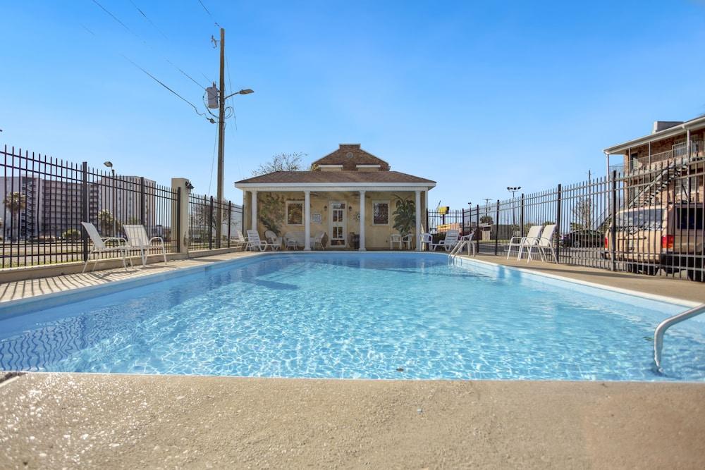 Edgewater Inn photo 55