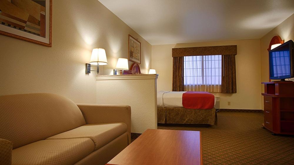 Best Western Henrietta Inn & Suites photo 7