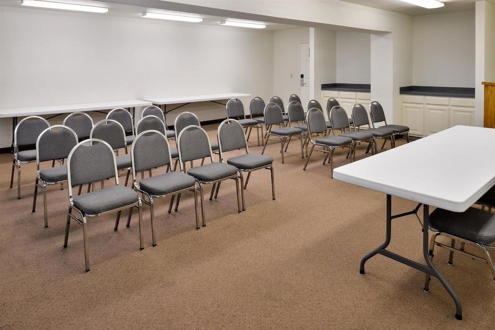 Americas Best Value Inn Smackover photo 31
