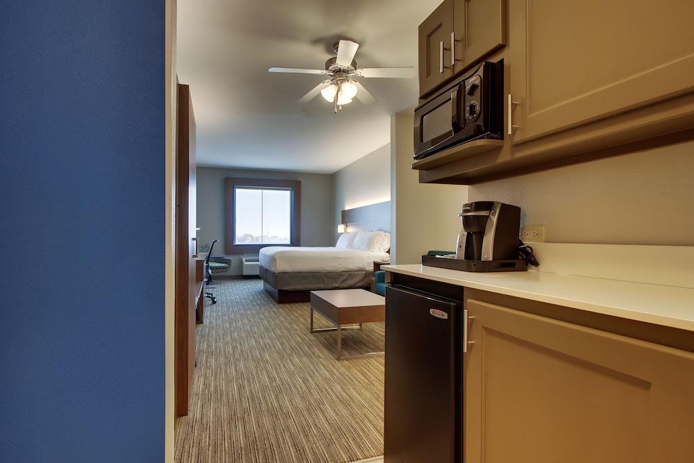 Holiday Inn Express Hotel & Suites Vernon College Area by IHG photo 13