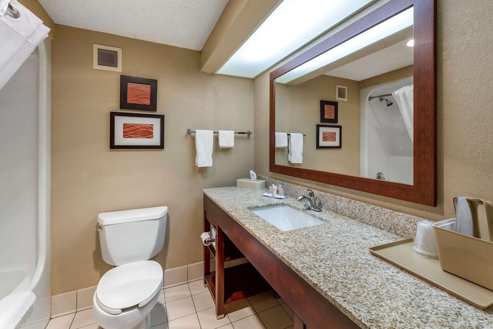 Comfort Inn Alliance photo 39
