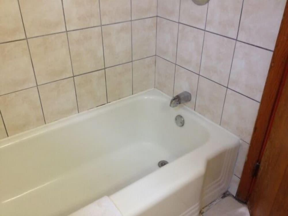 Budget Inn photo 24